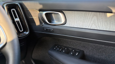 Volvo XC40 2.0 B4P Ultra Dark 5dr Auto Petrol Estate